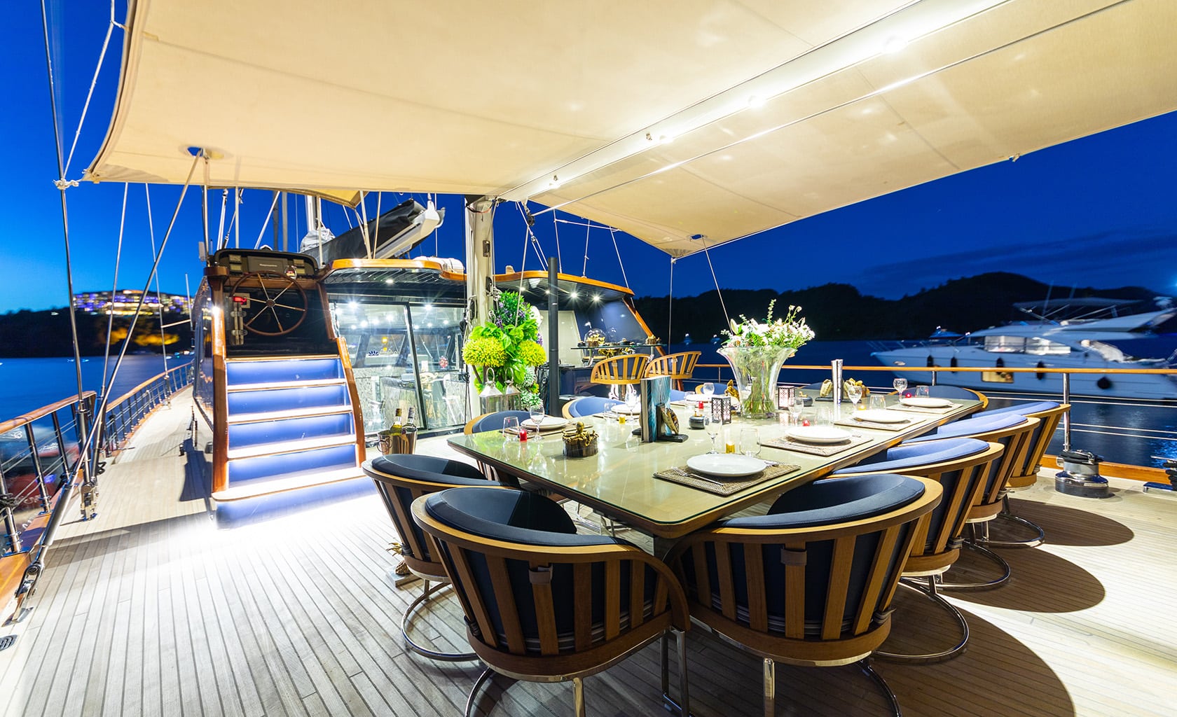 EMANUEL Aft deck