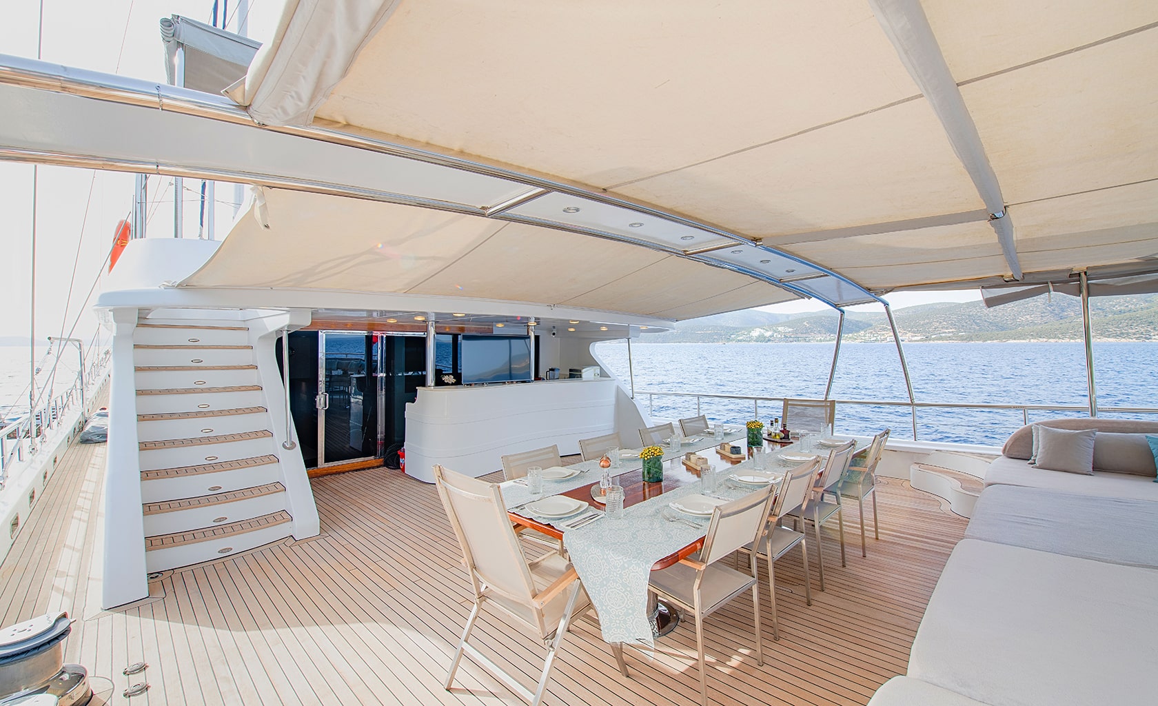 THE WALL Aft deck