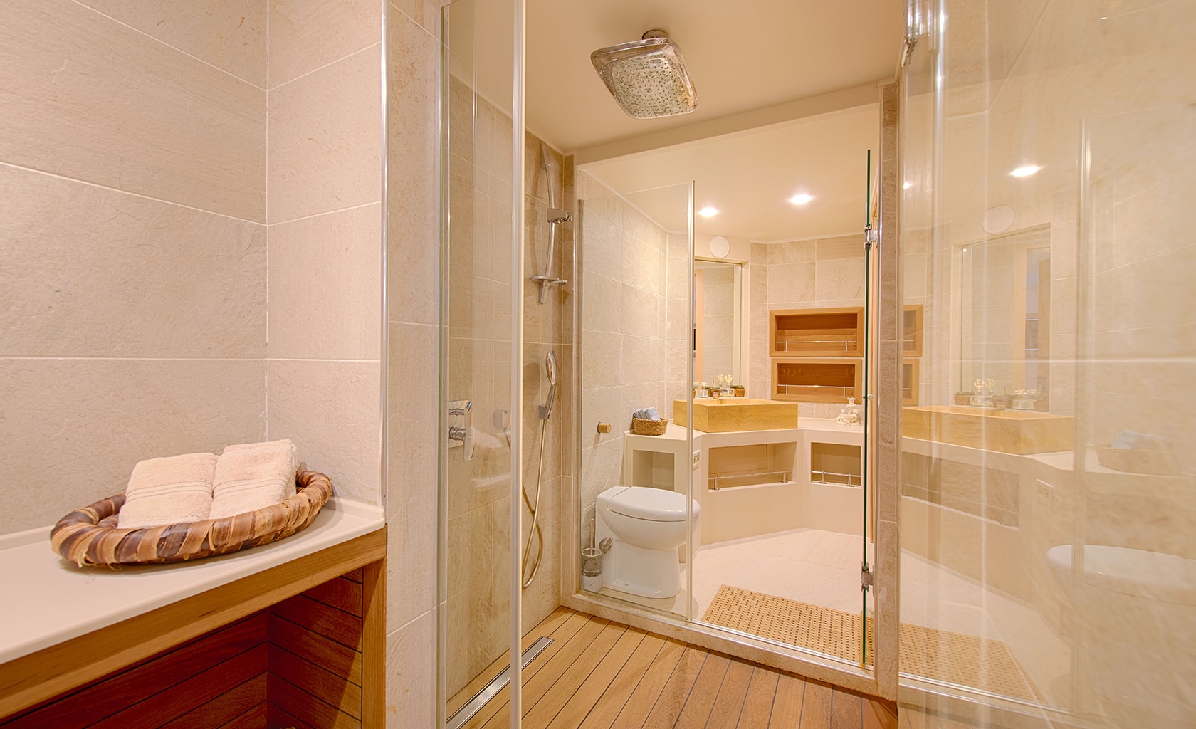 THE WALL Bathroom