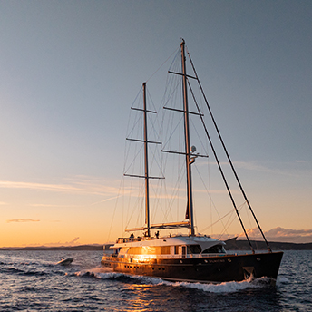 A walkhtrough video of yacht Freedom