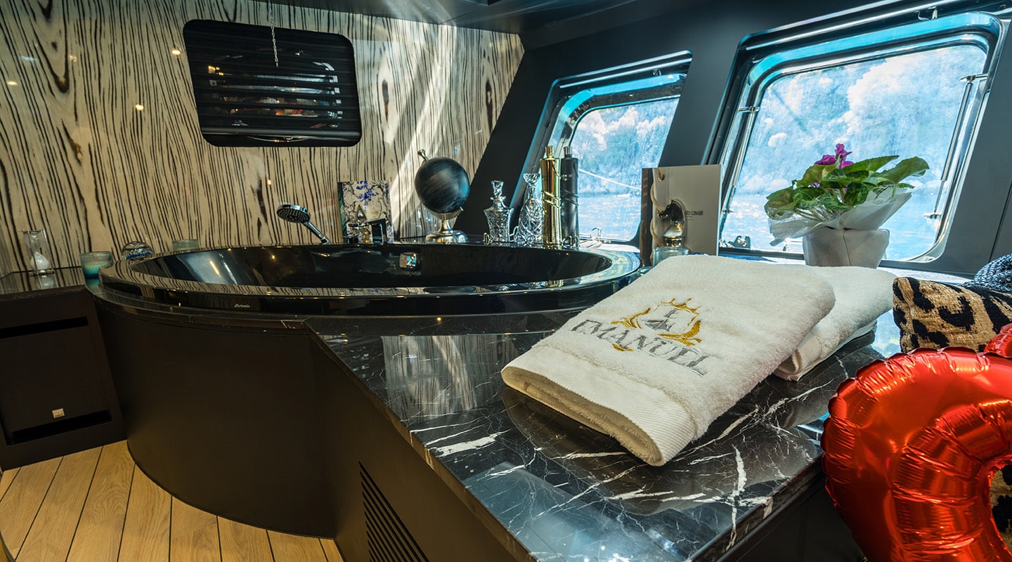 EMANUEL Master cabin