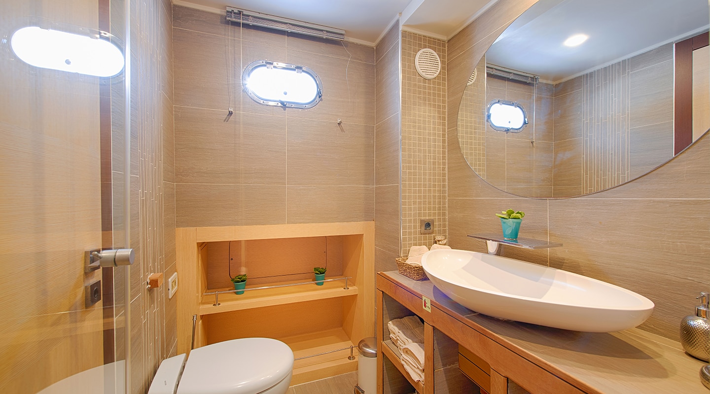 THE WALL Bathroom