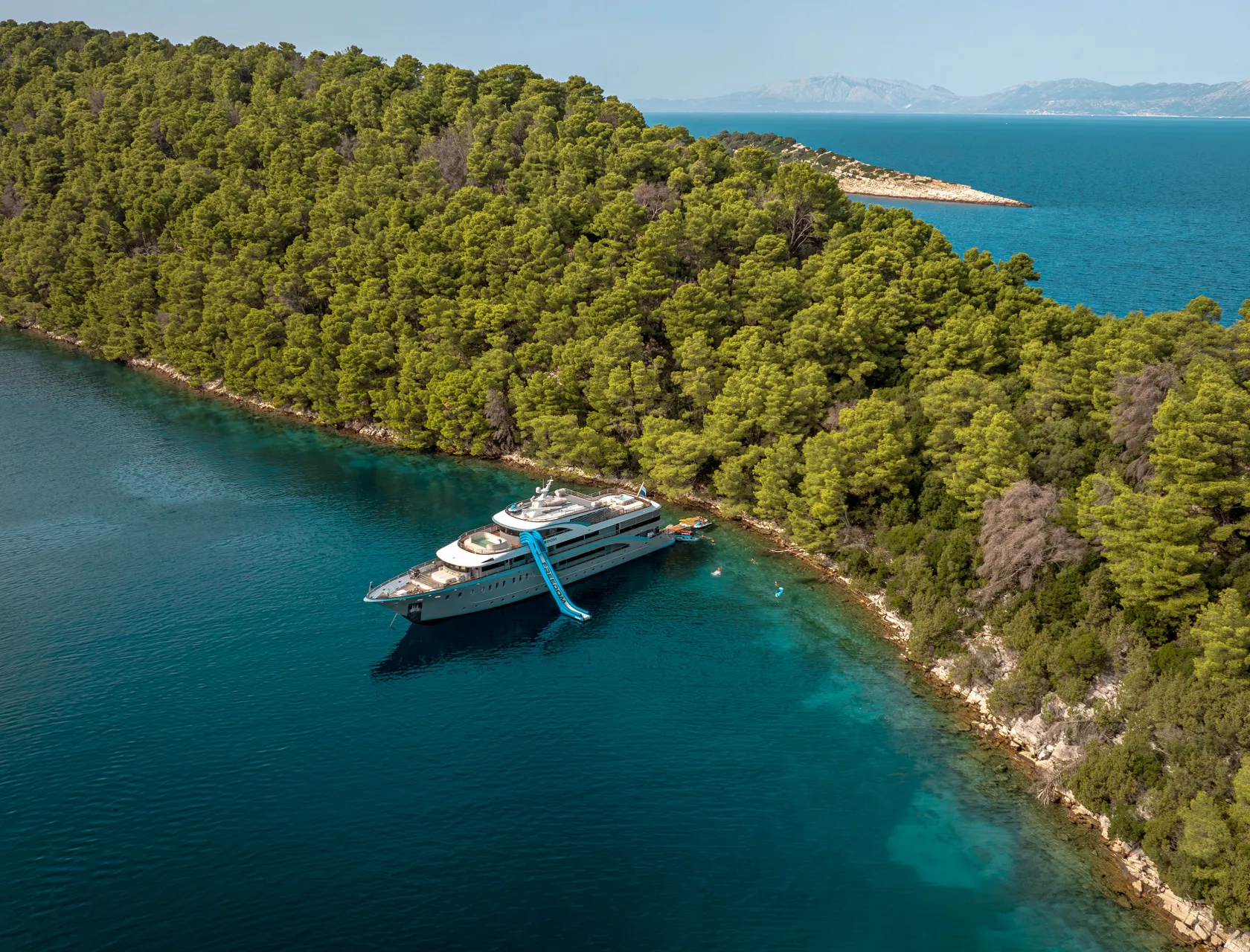 Meet DS Yacht Freedom’s Exceptional Crew