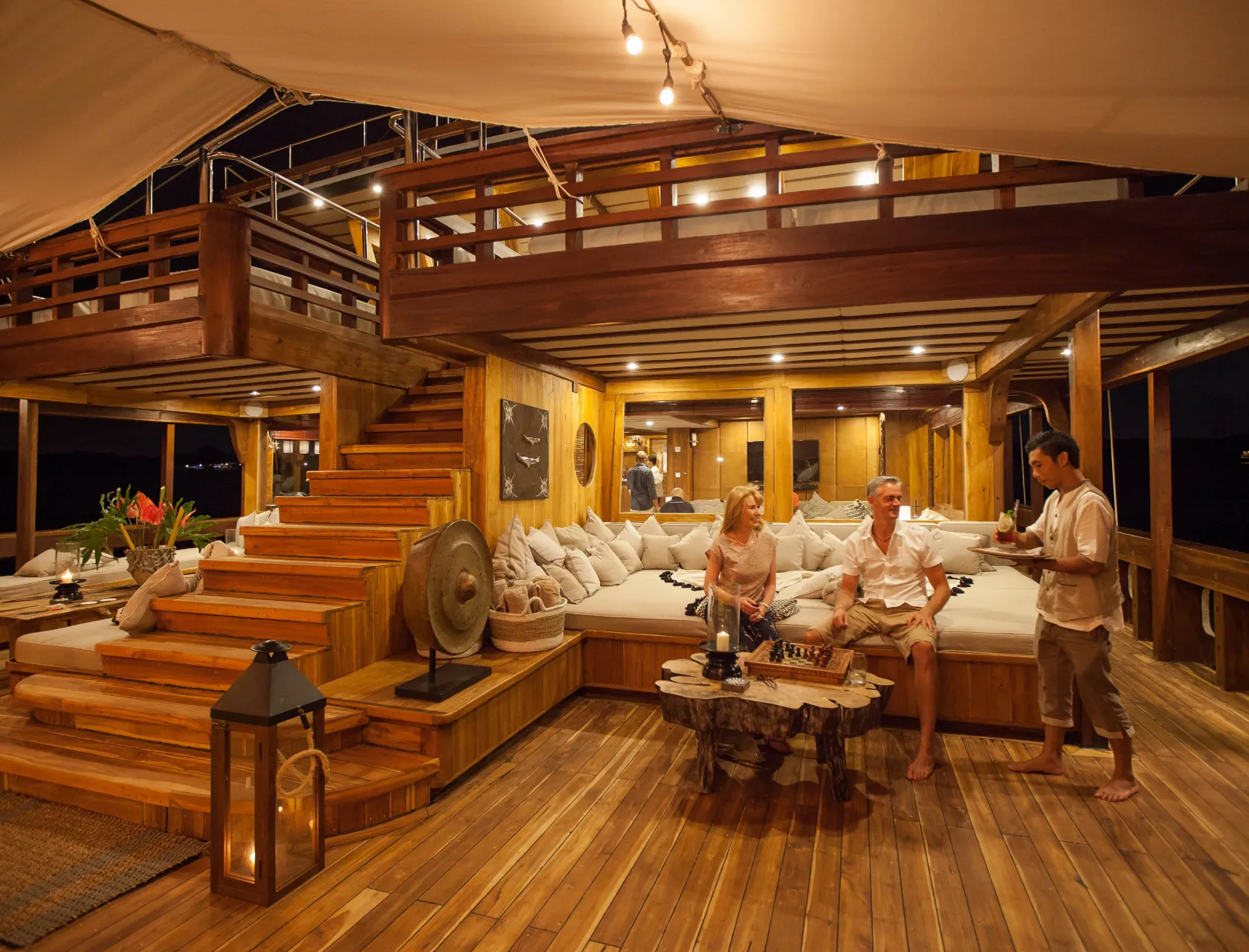 Top Evening Entertainment Experiences Aboard a Luxury Yacht