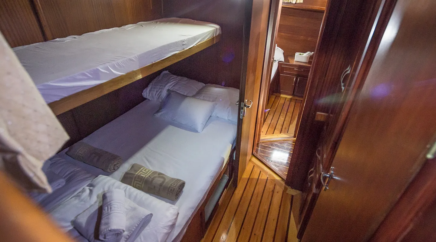 ALLURE E Double cabin with bunk bed