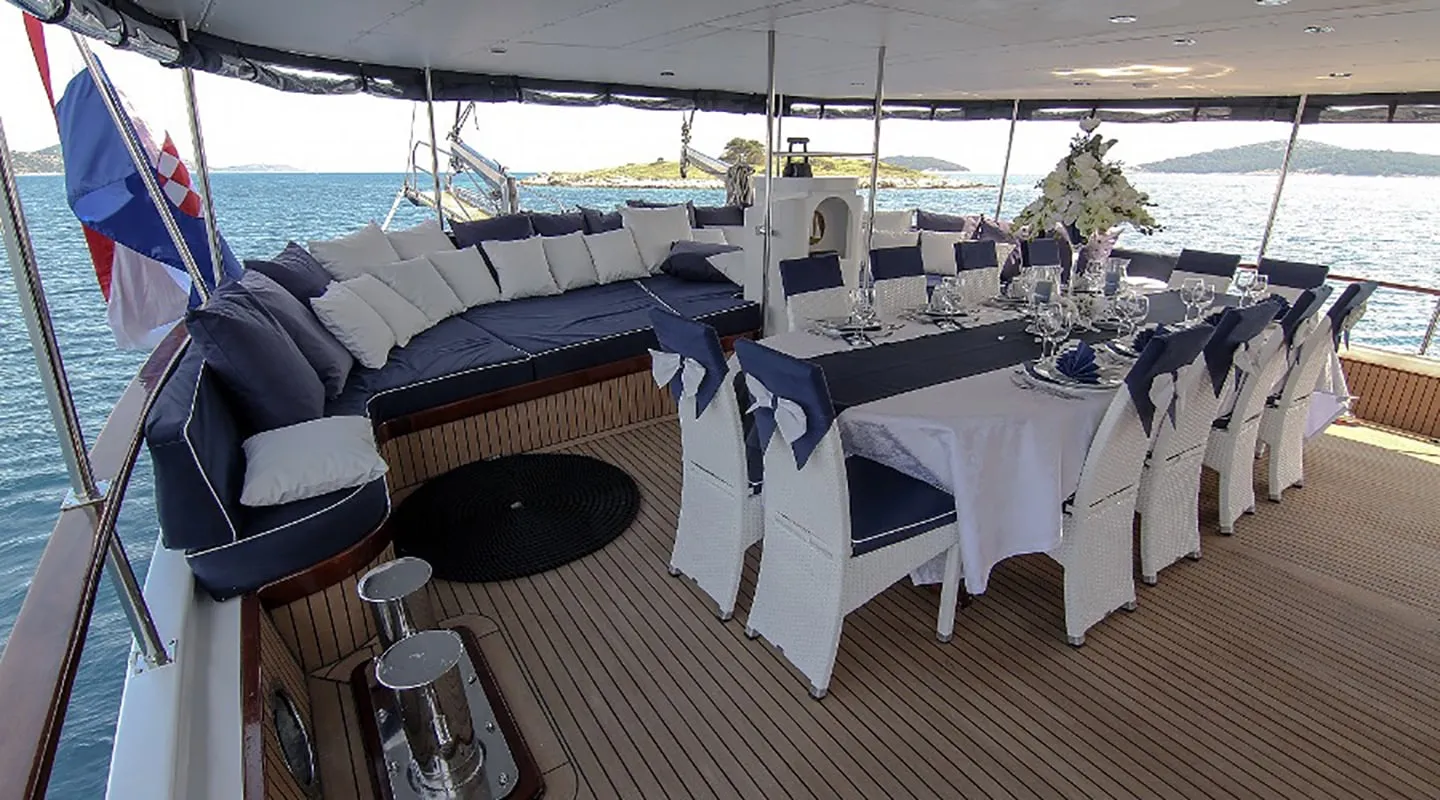 AURUM Aft deck