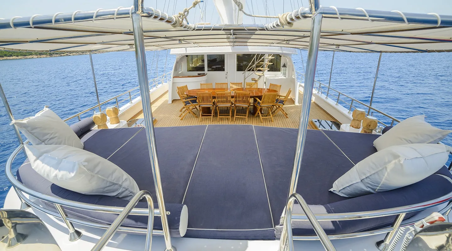 BELLA MARE Aft deck