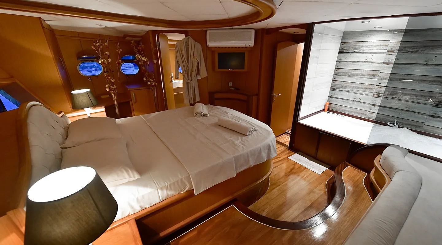 BLU DREAM Master cabin