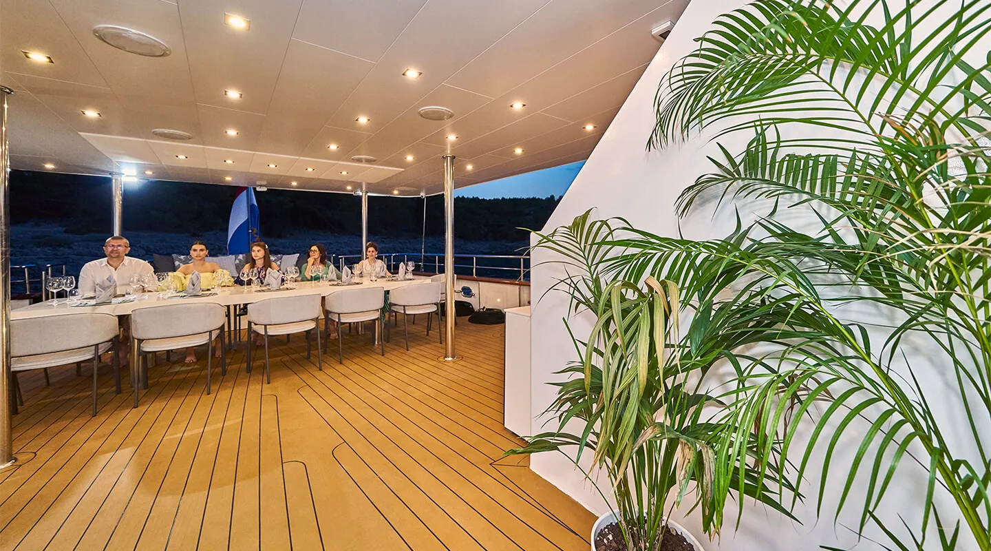 DALMATINO Aft deck