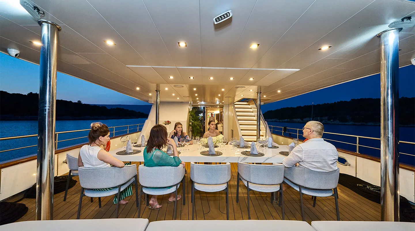 DALMATINO Aft deck