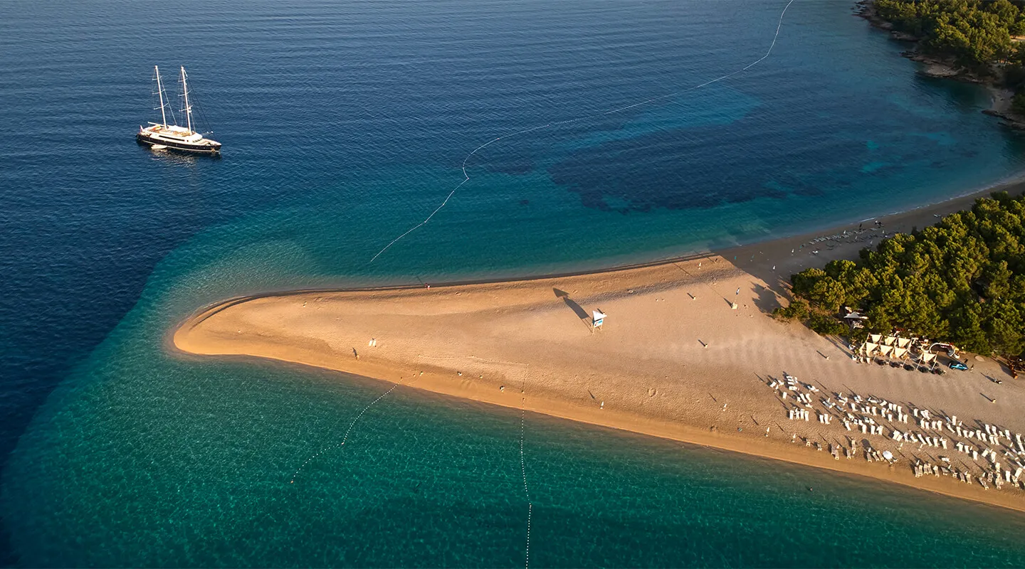 DALMATINO Zlatni rat on Island Brac