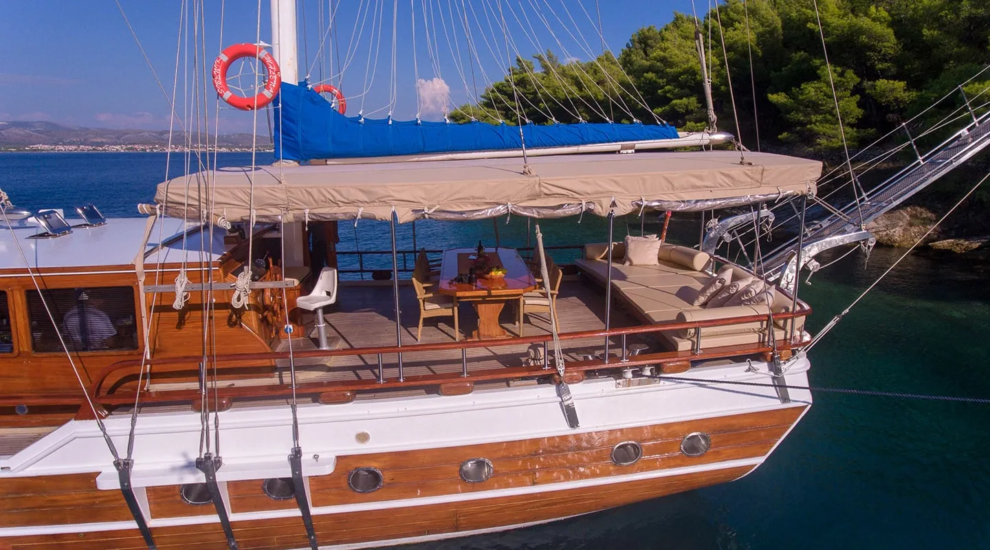 MALENA Aft deck