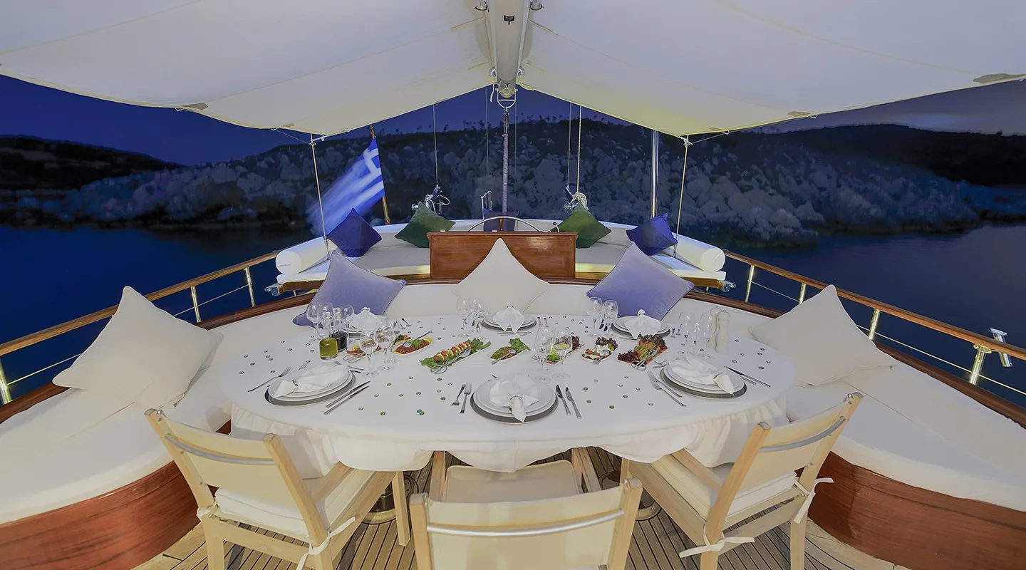 ECCE NAVIGO Dining area on Aft deck