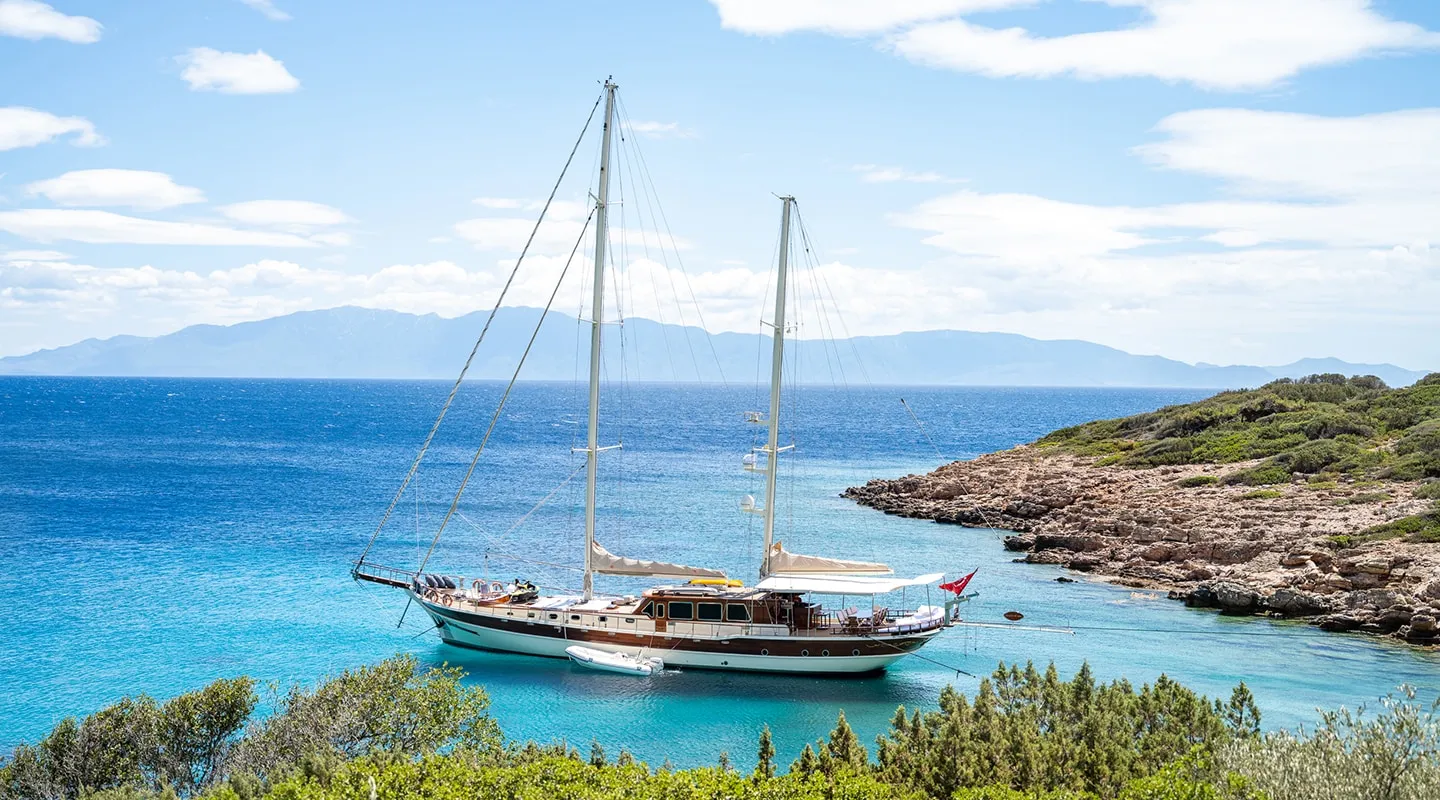 ESTRELLA DE MAR Anchored