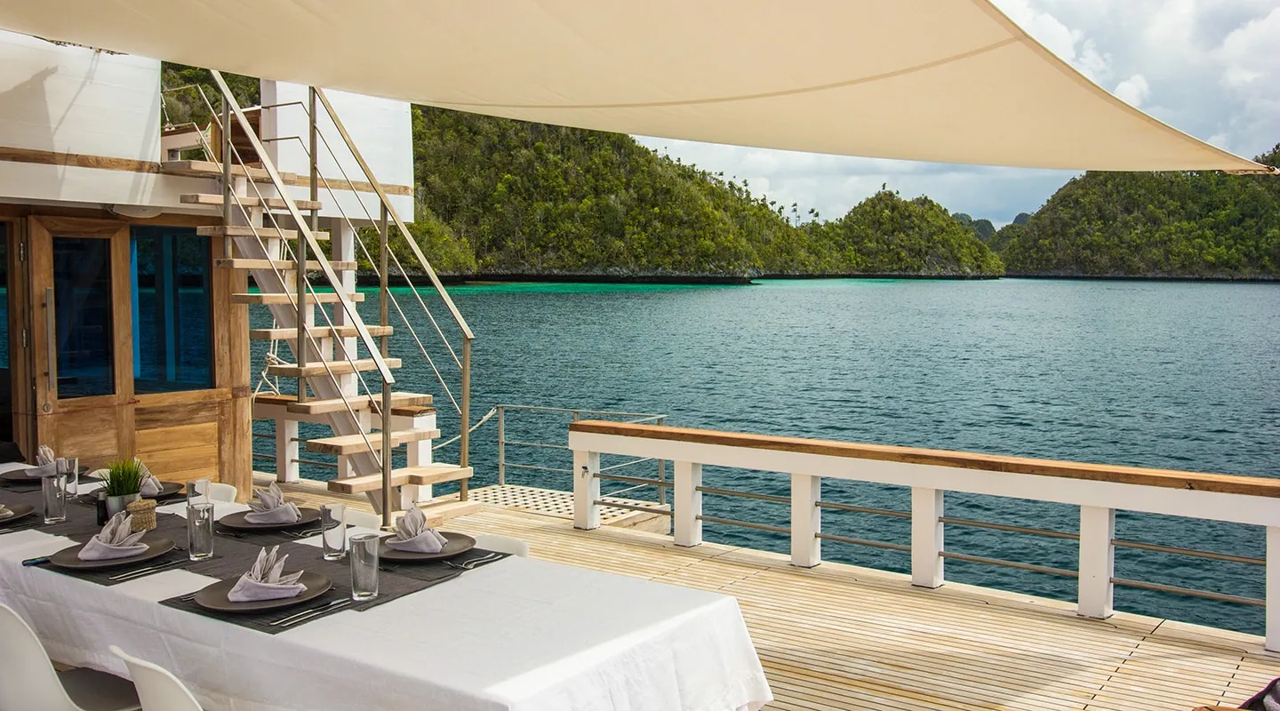 FENIDES Dining area on deck