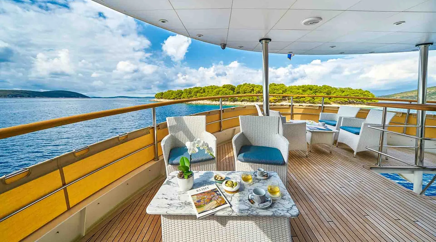 LA PERLA Aft deck