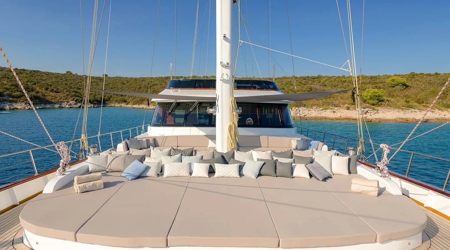 LADY GITA Sitting area on Bow deck