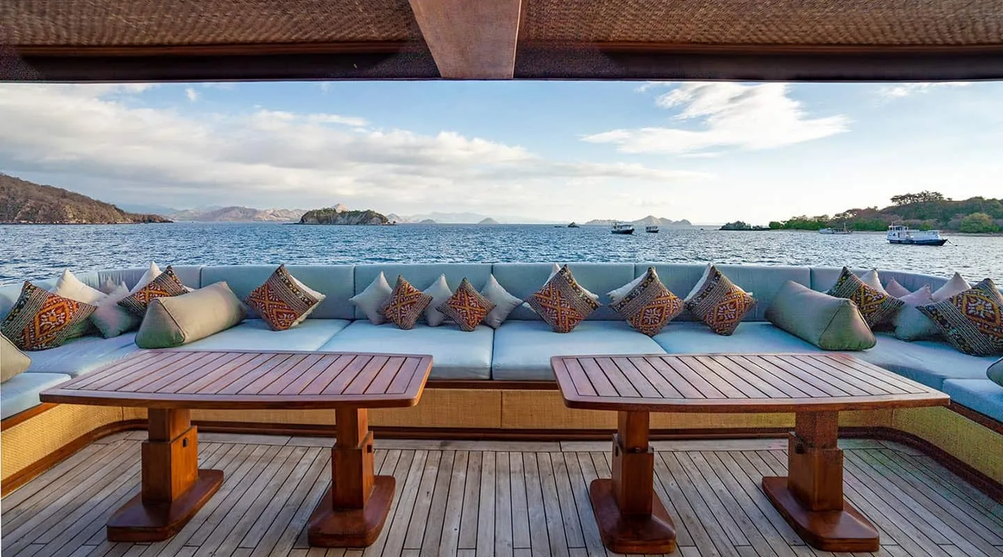 MAJ OCEANIC Aft deck