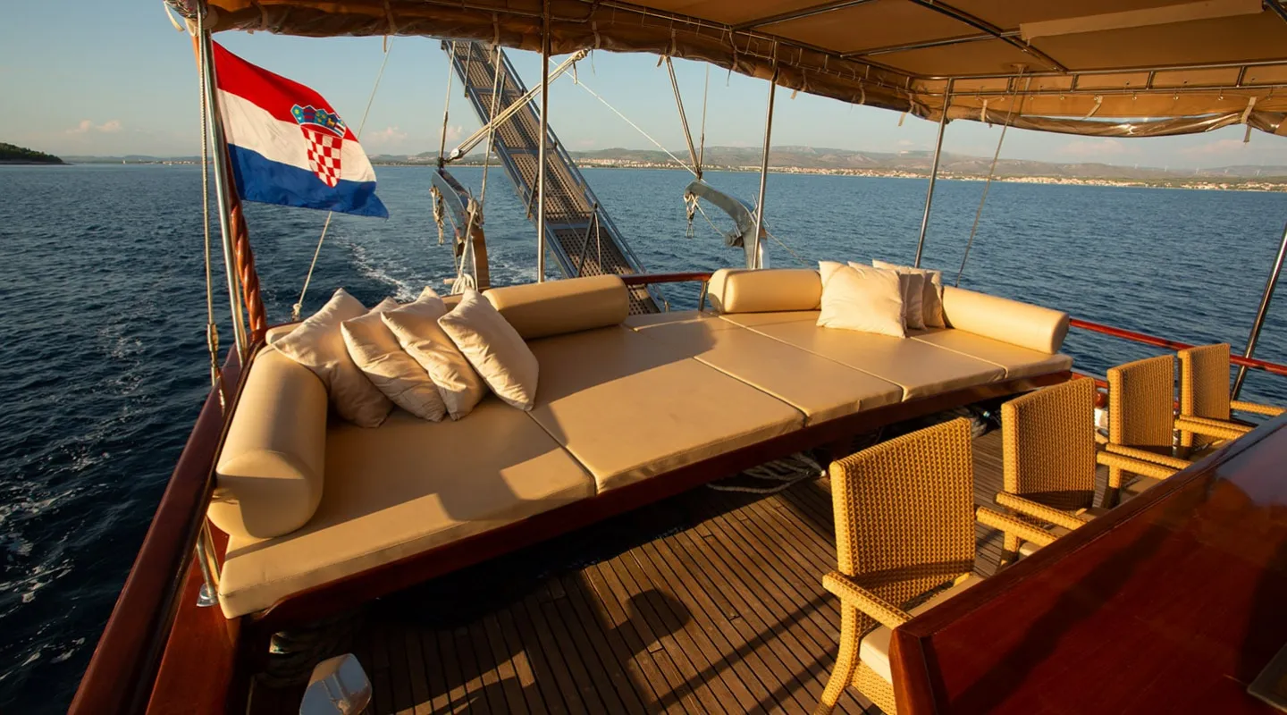 MALENA Aft deck