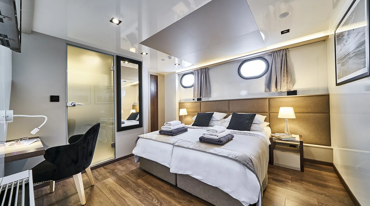 RARA AVIS Double cabin