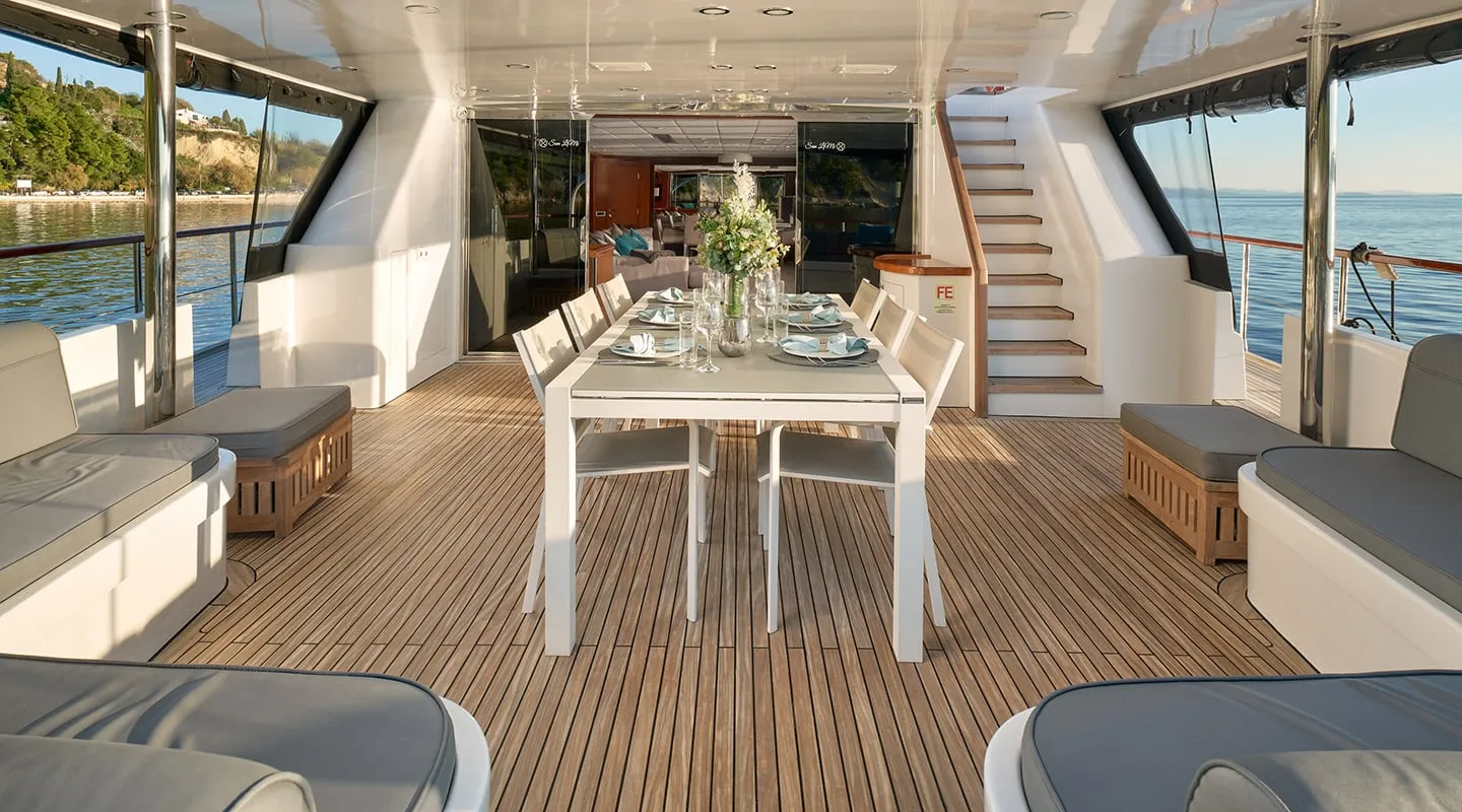 SAN LIMI Aft deck