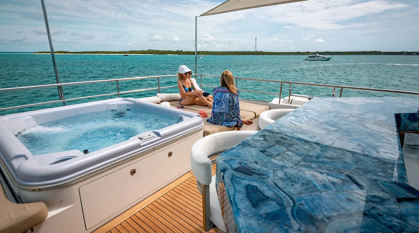 SEA AXIS Jacuzzi on Flybridge