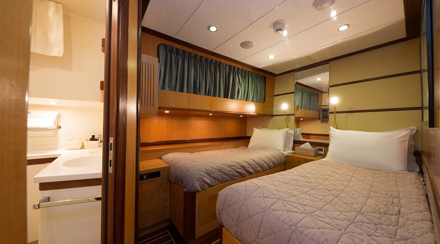 SERENITY 86 Twin cabin