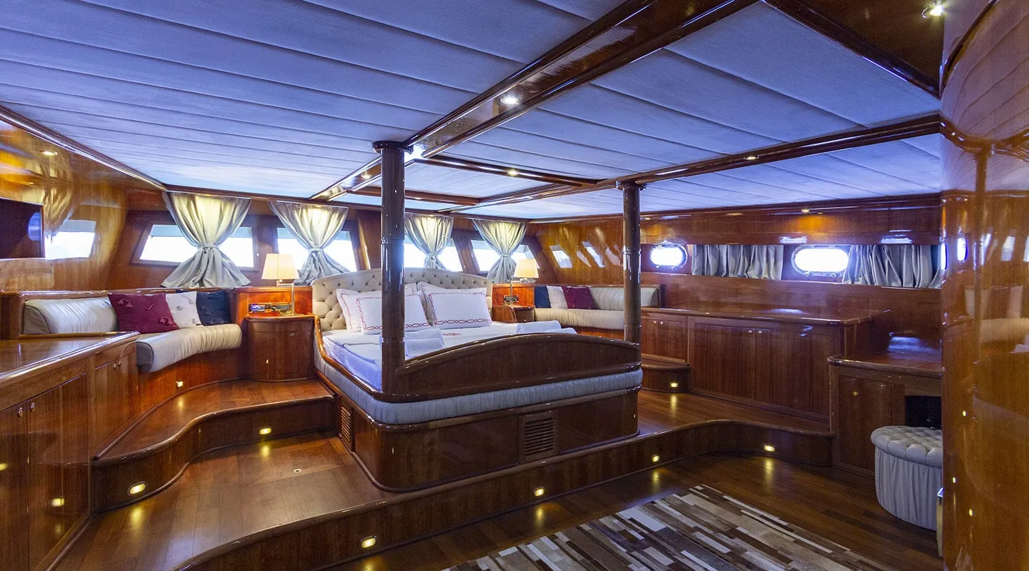 SILVER MOON Aft Master cabin