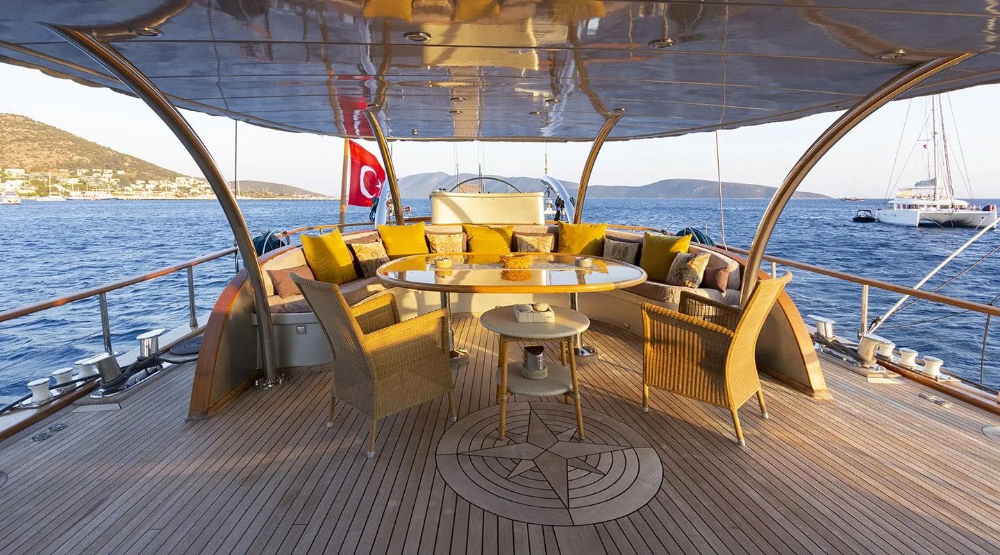 SILVER MOON Dining area on Aft deck