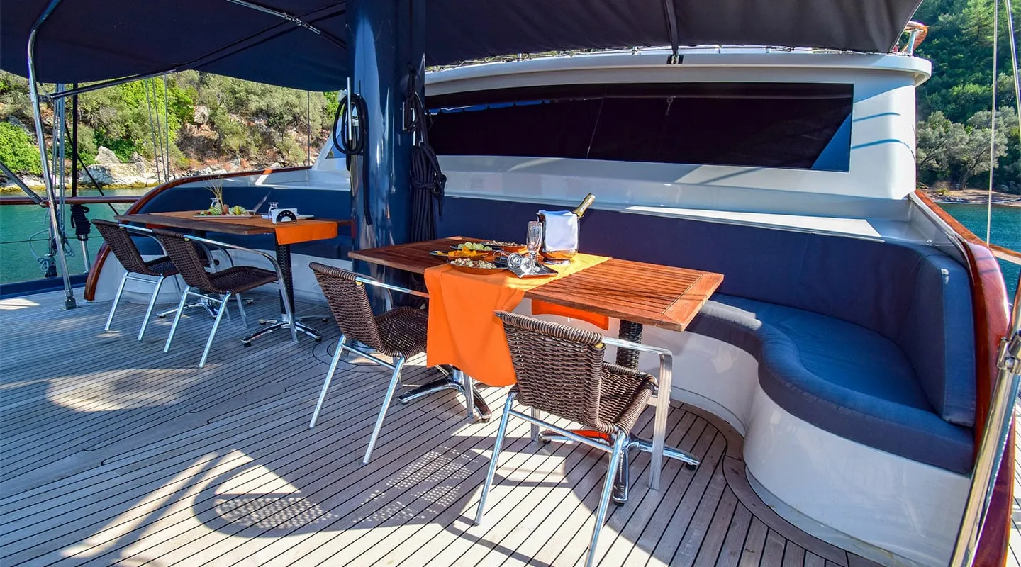 UGUR Sitting area on Bow deck