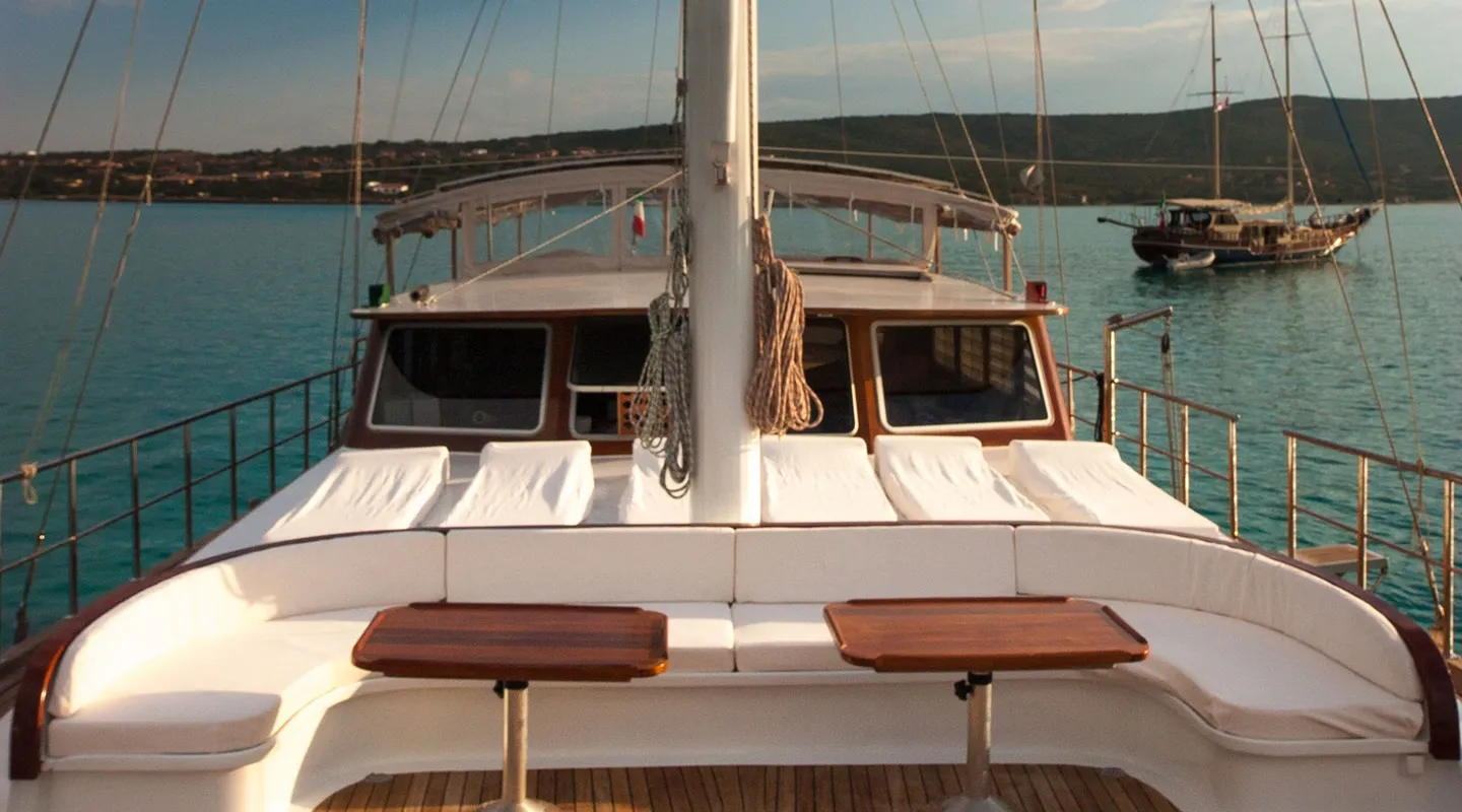 VICTORIA Bow deck