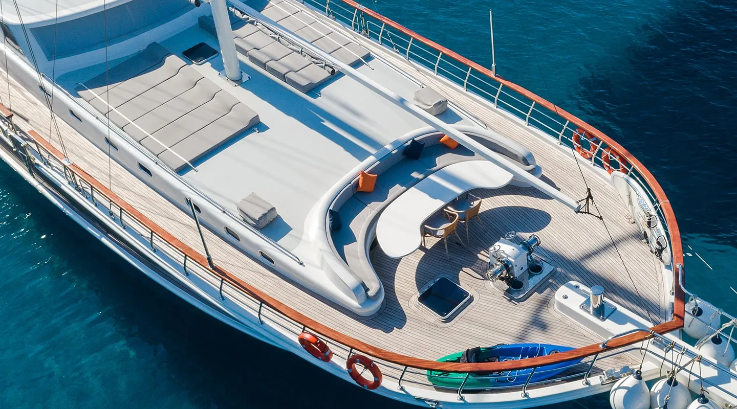 VISTA MARE Bow deck