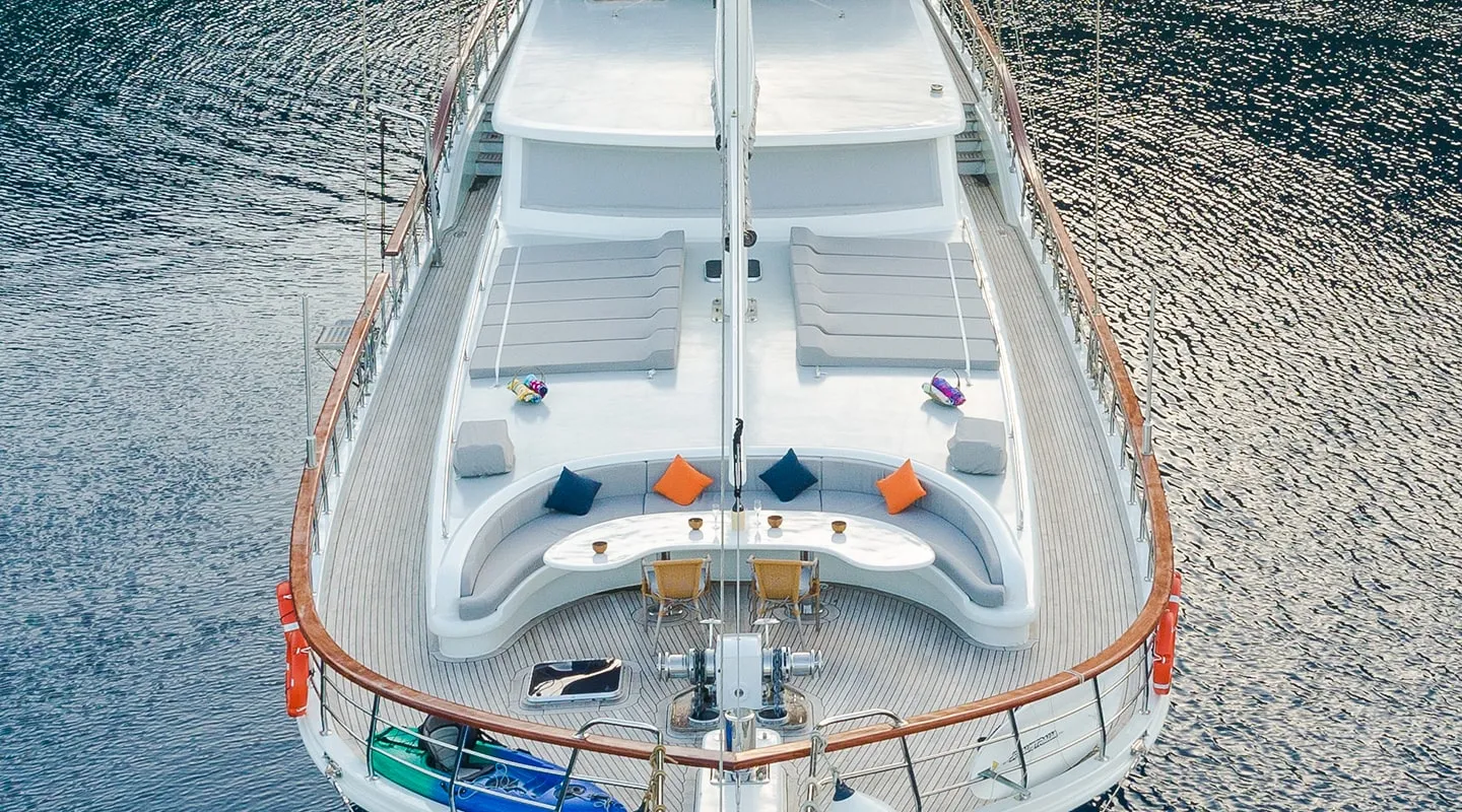 VISTA MARE Bow deck