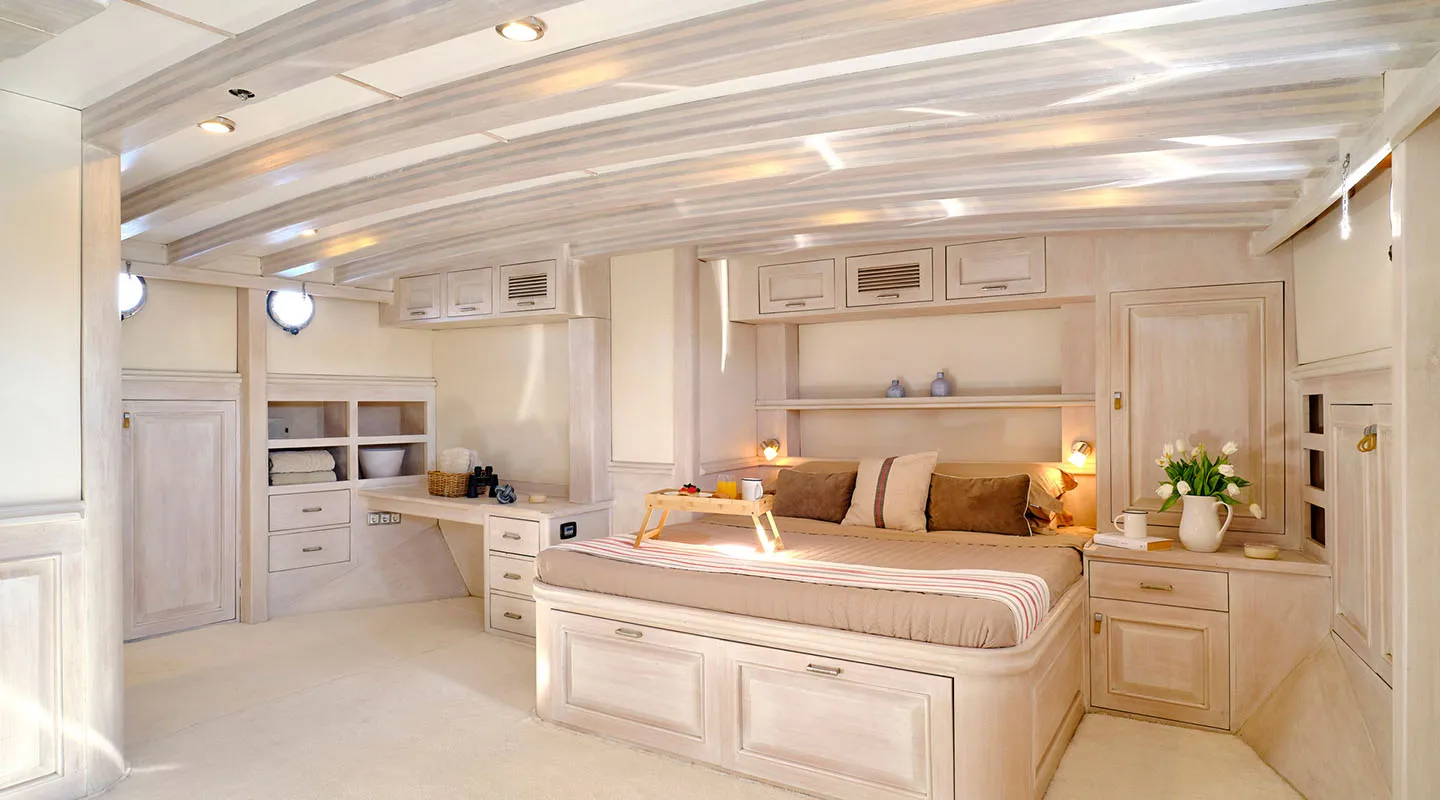 WHITE PEARL Master cabin