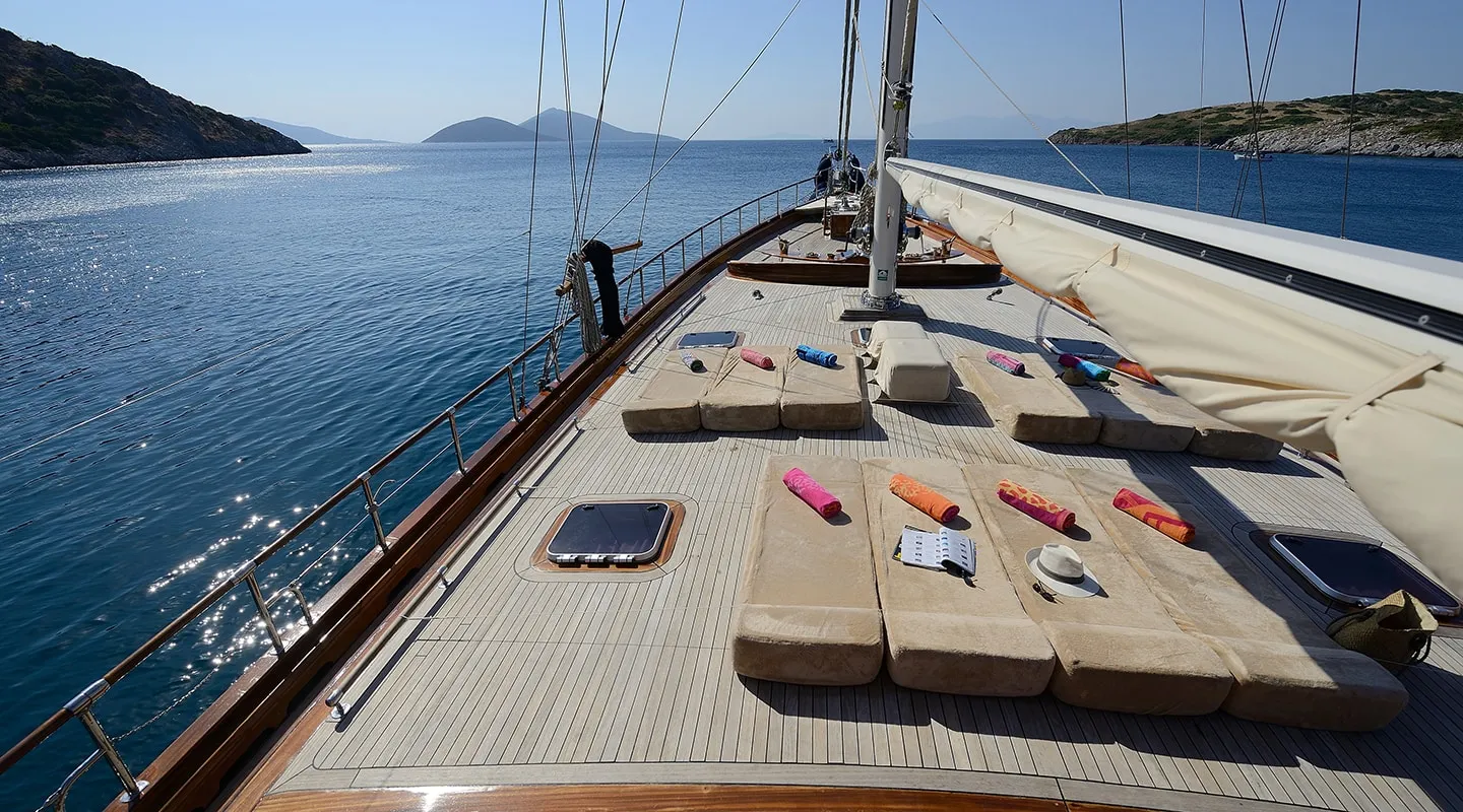 ZEPHYRIA II Sun deck