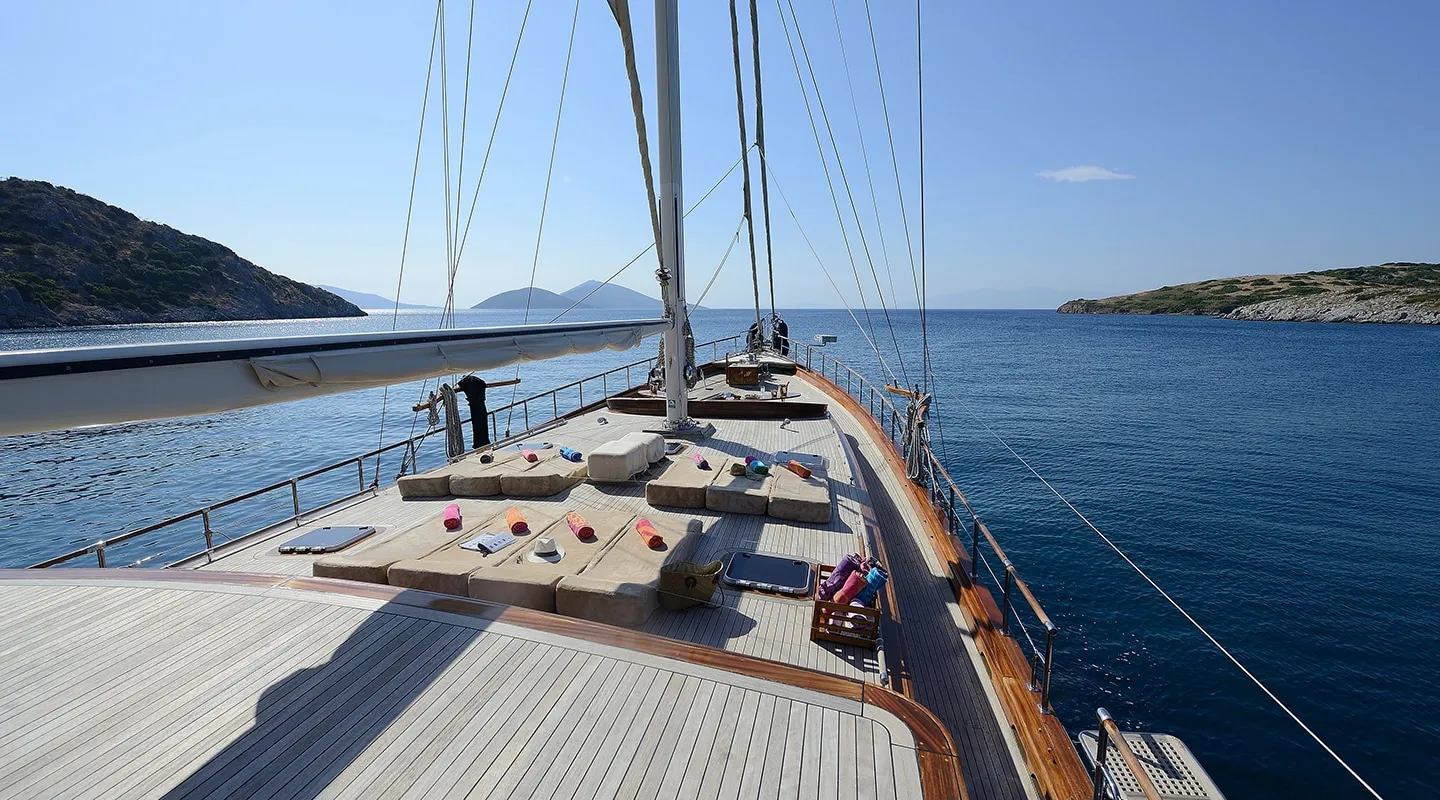 ZEPHYRIA II Sun deck