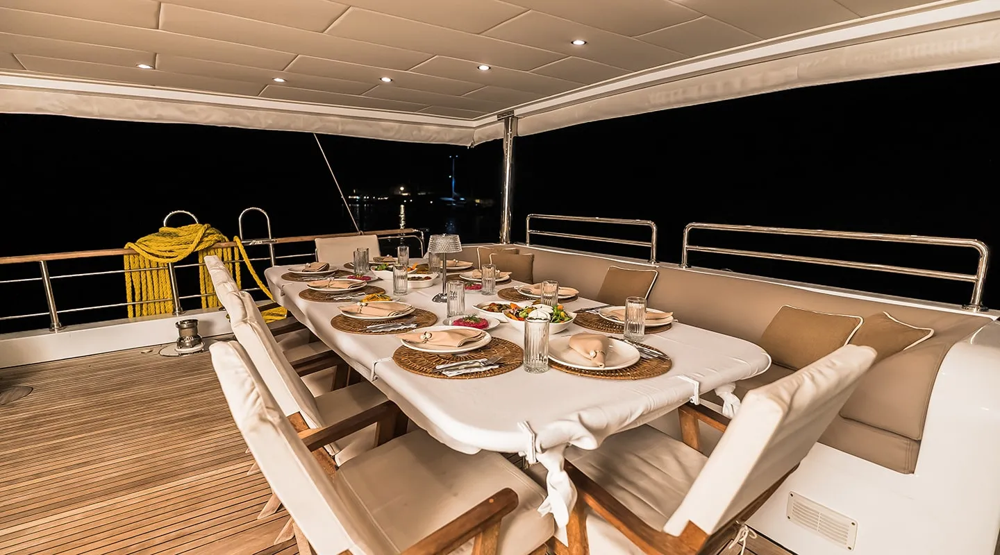 BELGIN SULTAN Aft deck