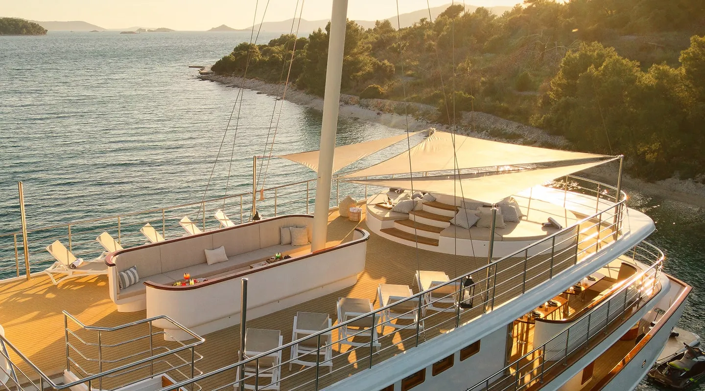 BELLEZZA Sun deck