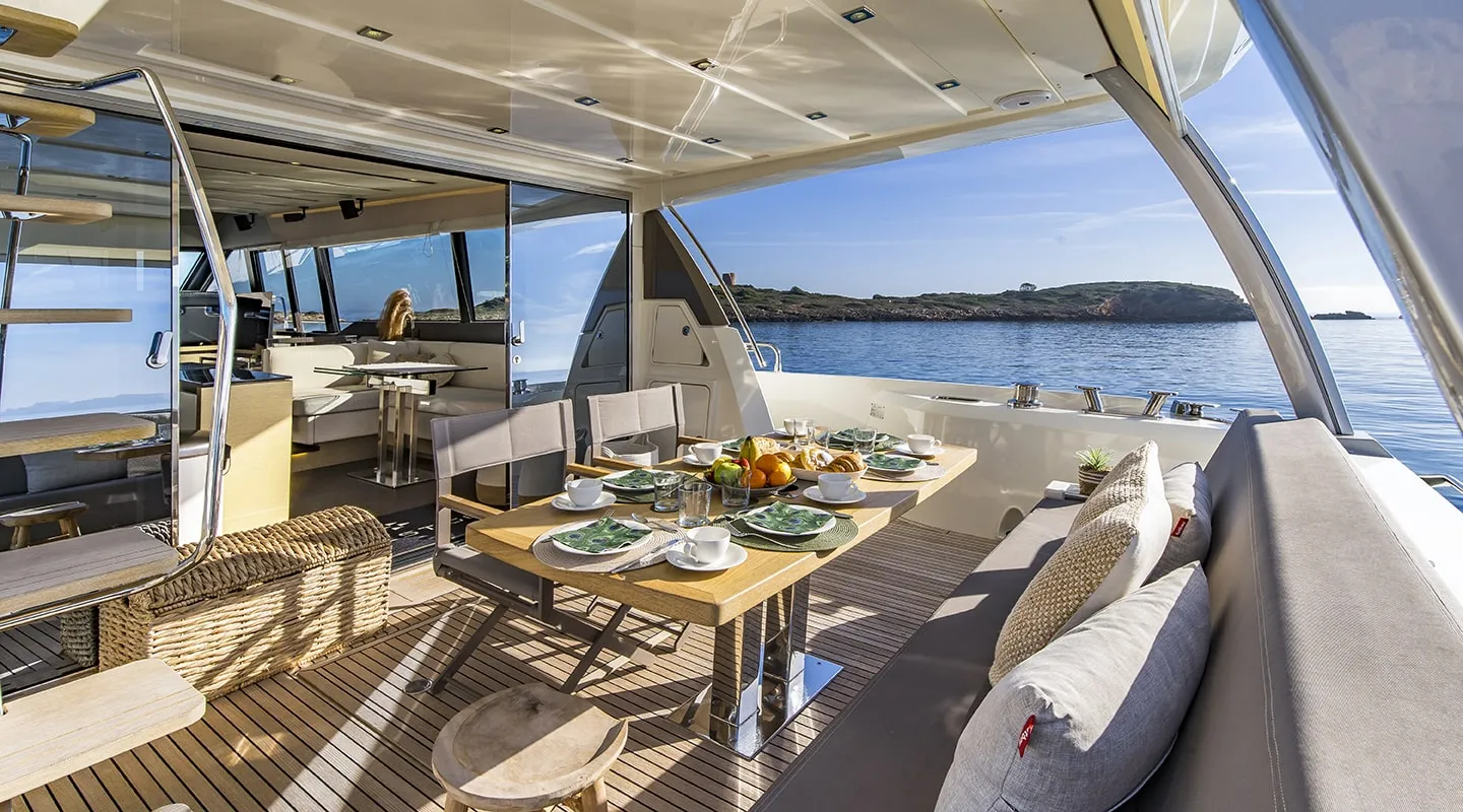 BLUE M Aft deck