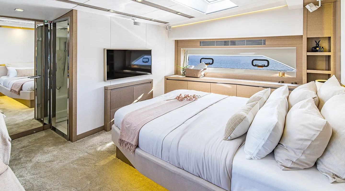 BLUE M Master cabin