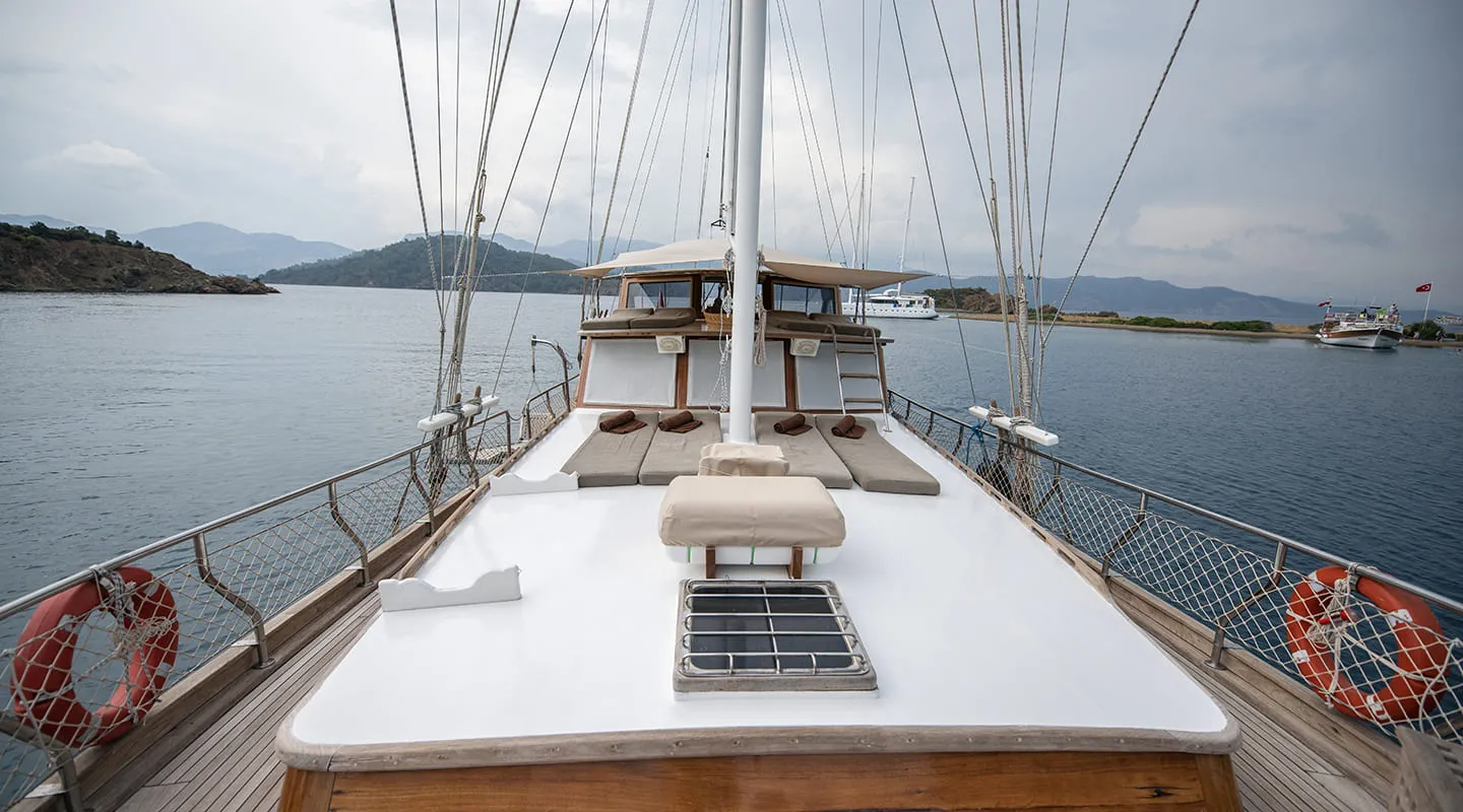 CEYLAN Bow deck