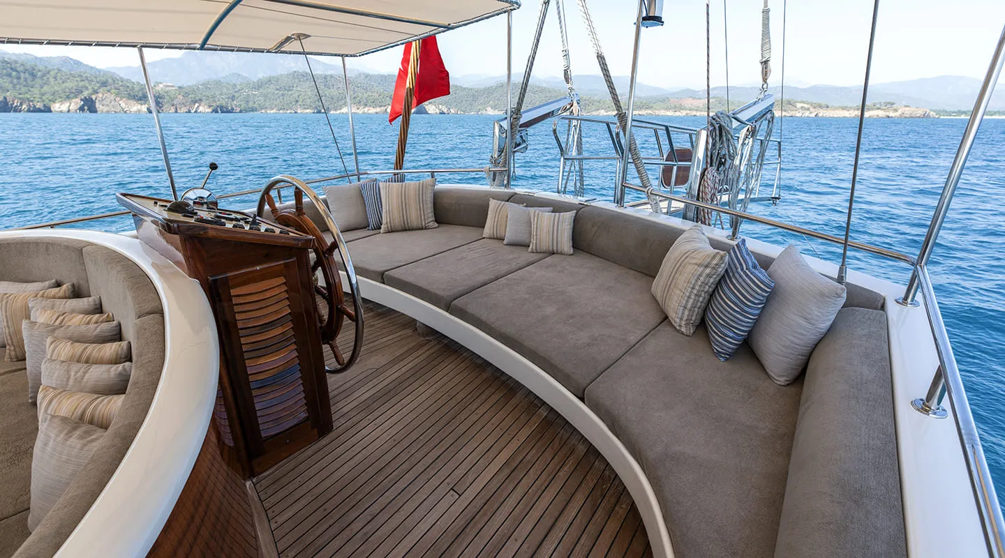 DURAMAZ Aft deck