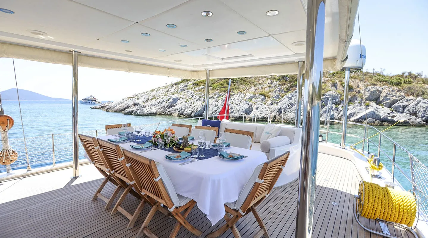 GAZELLA Aft deck
