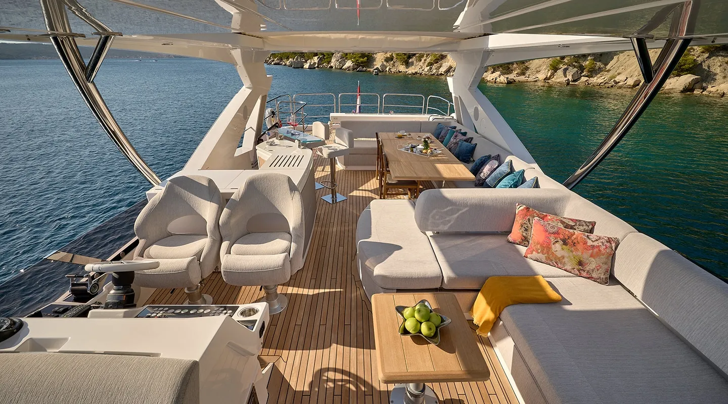 HIDEAWAY Flybridge