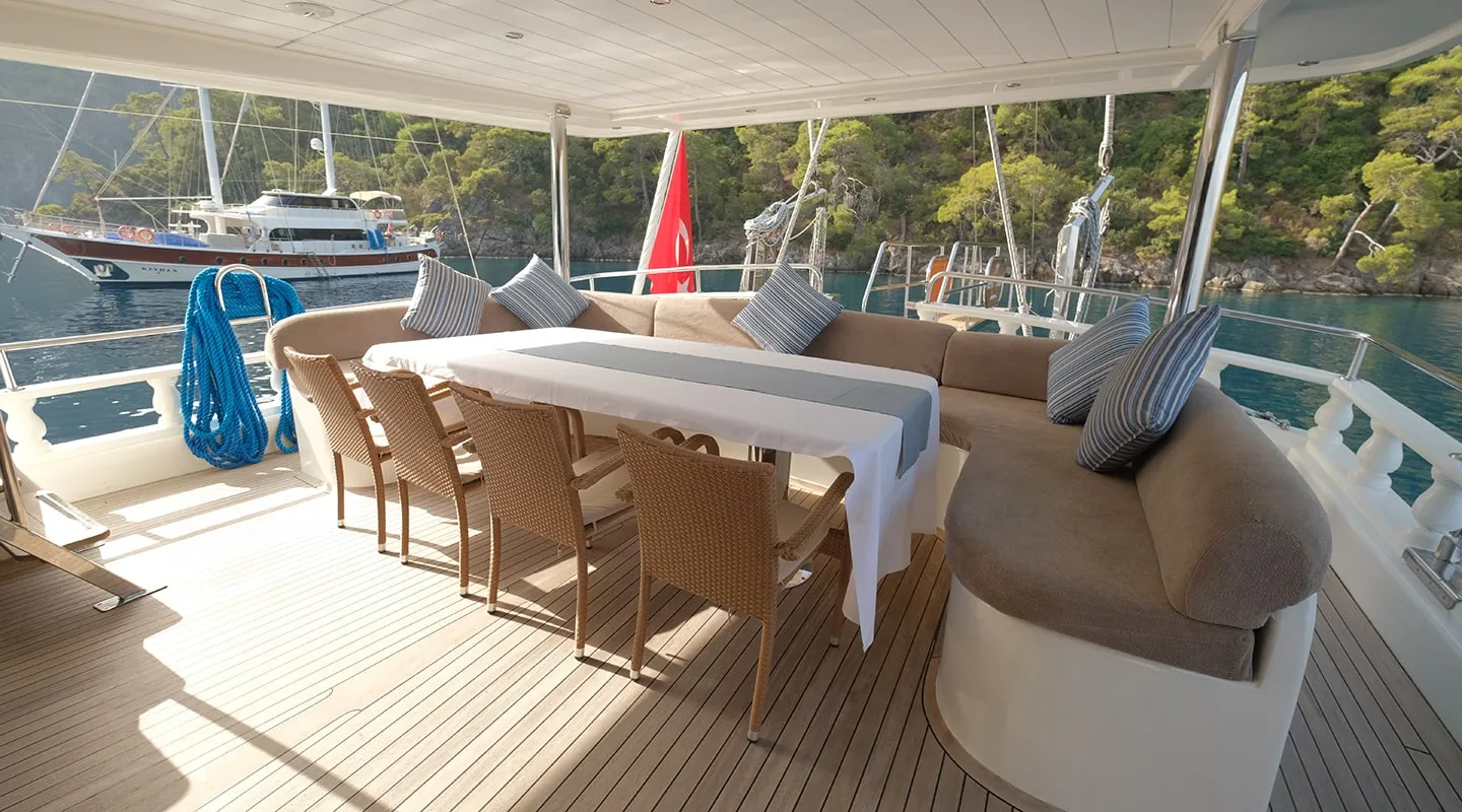 KAYHAN 11 Aft deck