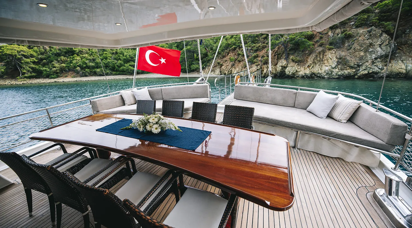 KAYHAN 3 Aft deck