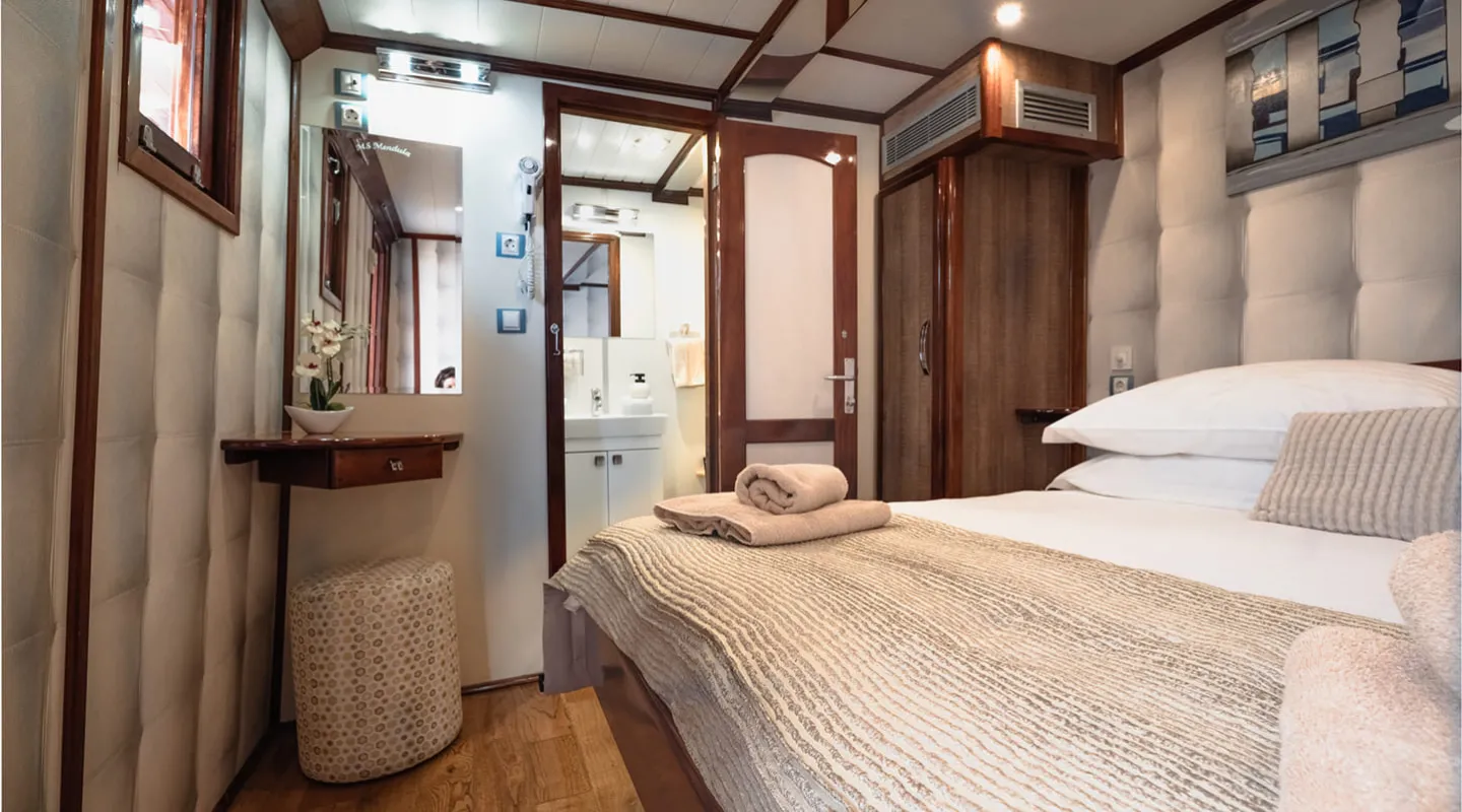 MENDULA Double cabin