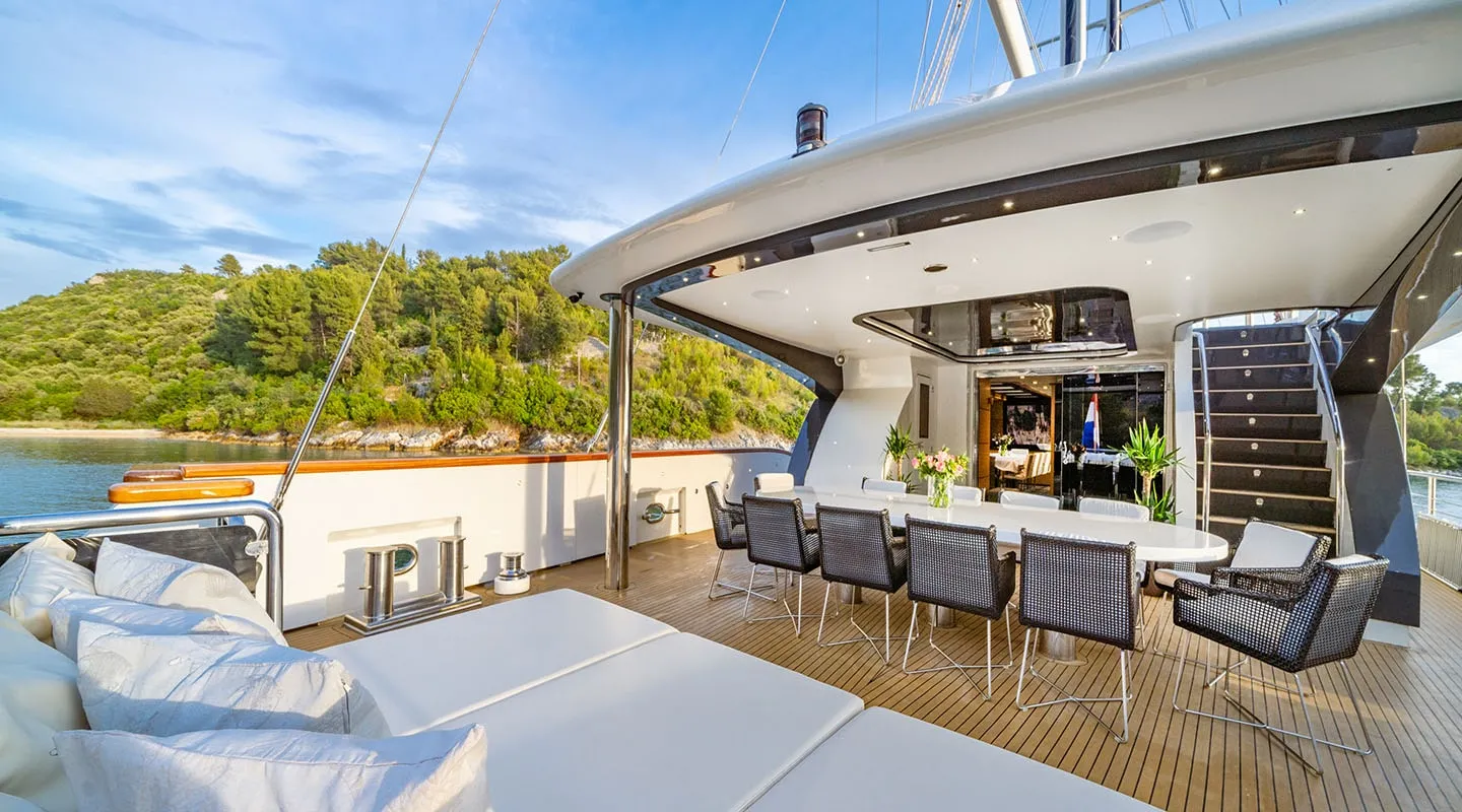 NAVILUX Aft deck