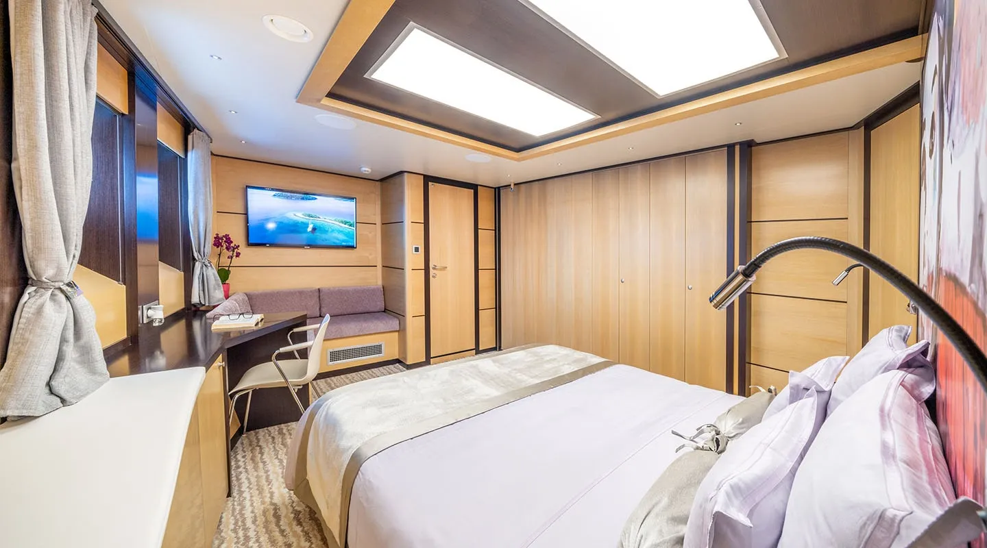 NAVILUX Master cabin