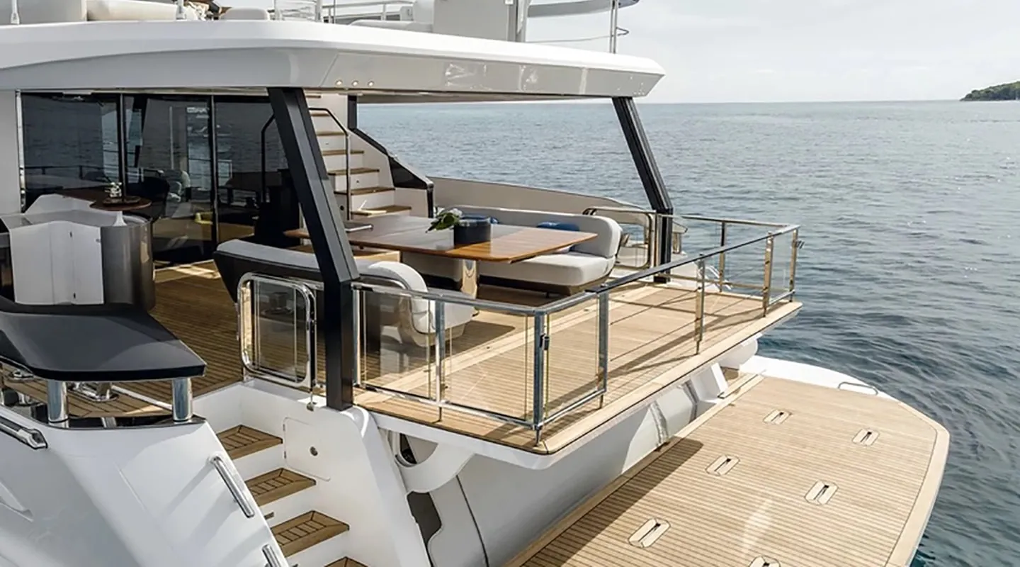 VIVA II Aft deck